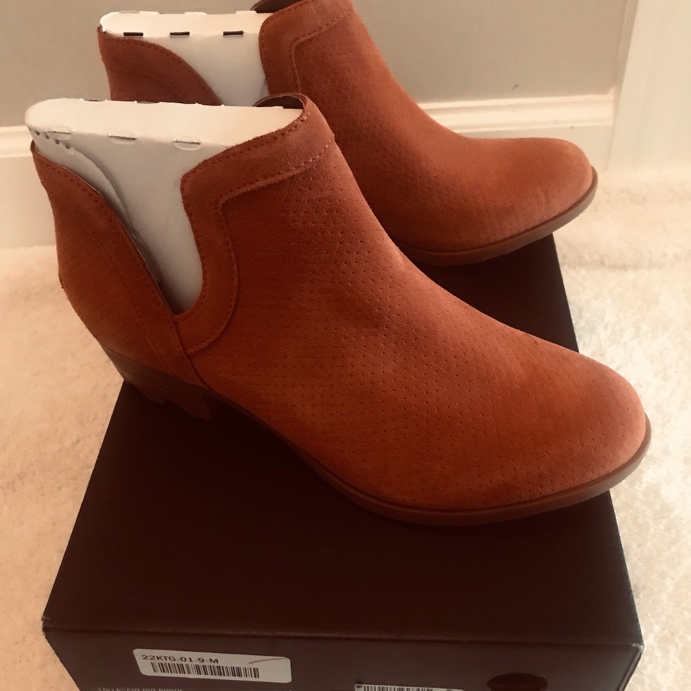 Sorel Lolla Cut Out Bootie